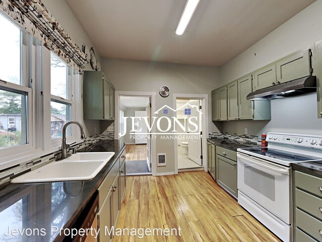 Primary Photo - 3 br, 2 bath House - 2704 S 85th Ave