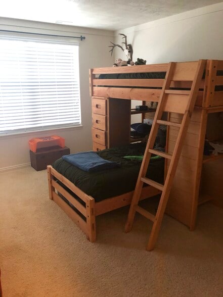 Building Photo - 14794 S Granite Ridge Ln