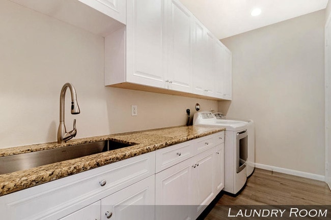 Building Photo - 6836 Adriano Dr