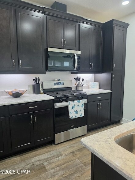 Building Photo - 9348 Daydream Dr