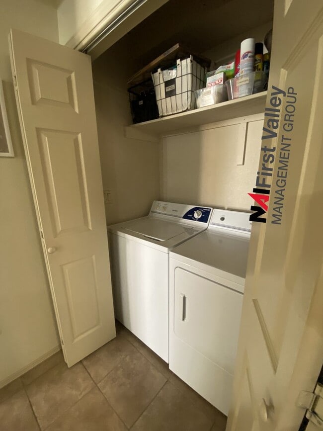 Building Photo - 1 Bedroom, 1 Bath Executive