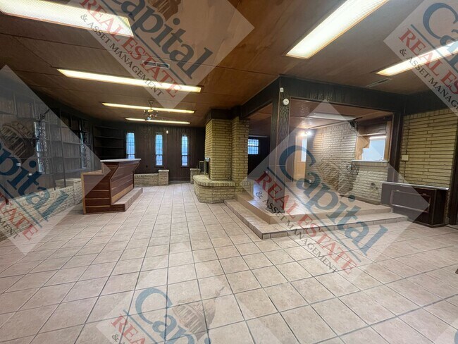 Building Photo - Spacious 2 Bedroom W/ Bonus Room