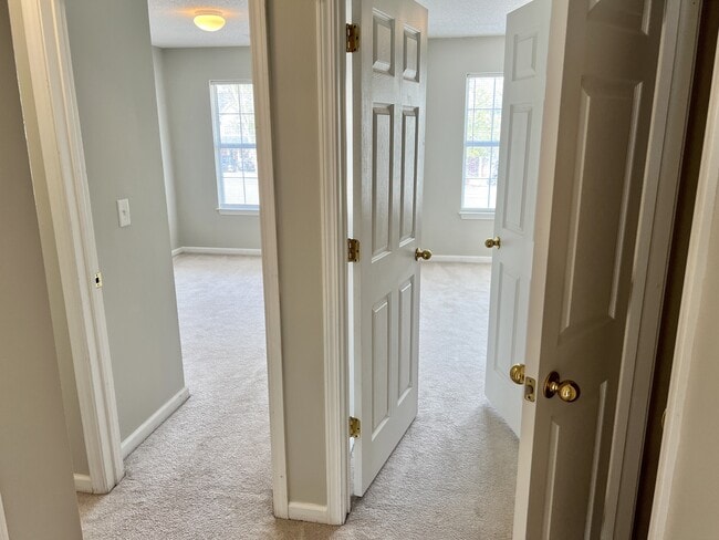 Building Photo - 280 Swaying Pine Ct