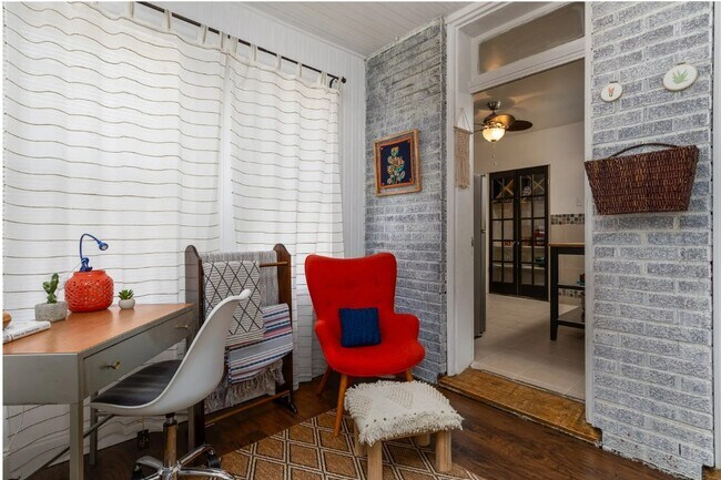 Building Photo - 4987 Tholozan Ave