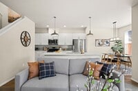 Building Photo - Pet Friendly Townhome with Leasing Special!