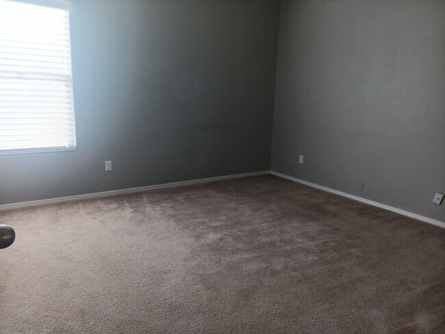 Building Photo - 3 Bedroom, 2 Bathroom Home! Schedule a Showing Today!