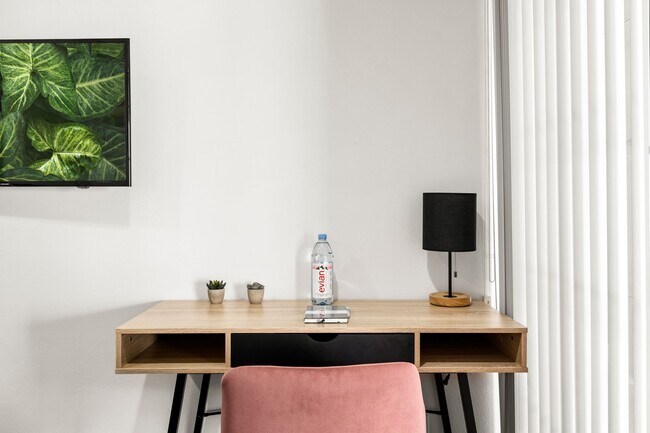 Building Photo - 10777 Ashton Ave