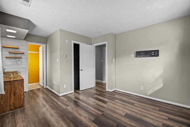 Building Photo - Charming Ranch Home Near Mt. Trashmore & Naval Bases