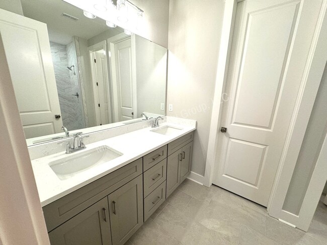 Building Photo - 3BD/3.5BA FOR RENT IN THE RESERVE