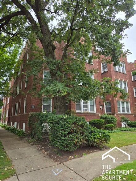 Building Photo - 1111 Lake St