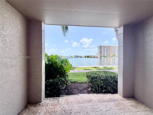Building Photo - 17100 N Bay Rd