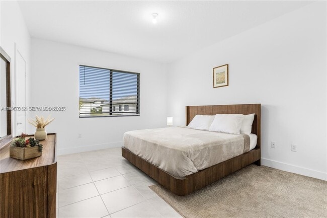 Building Photo - 5061 Penella Ave