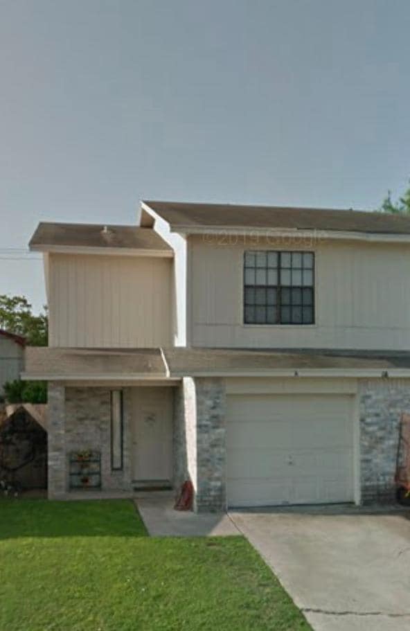 Primary Photo - 14 Cmns Wy S