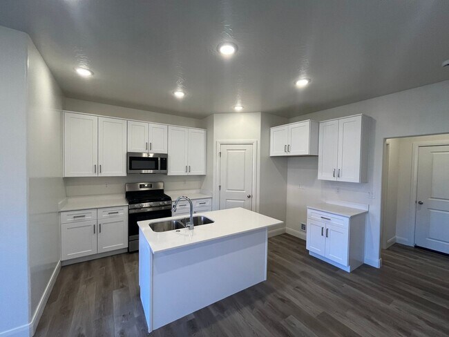 Building Photo - Azalea Beauty!