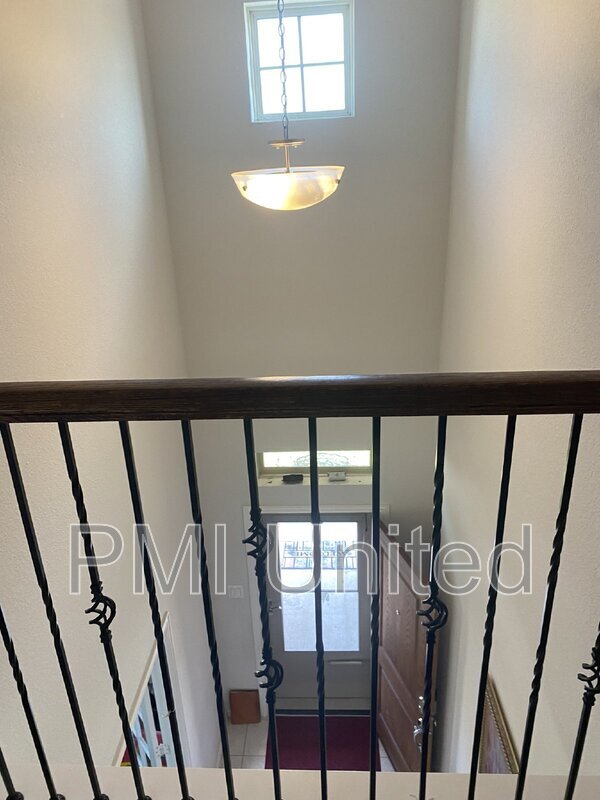 Building Photo - 429 Halwin Dr