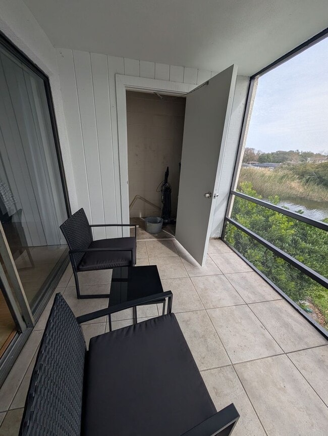 Building Photo - Fairview Vista Point 2 Bed / 2 Bath