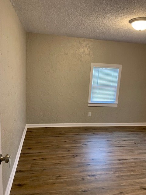 Building Photo - Beautifully update 3 Bed / 1 Bath house wi...