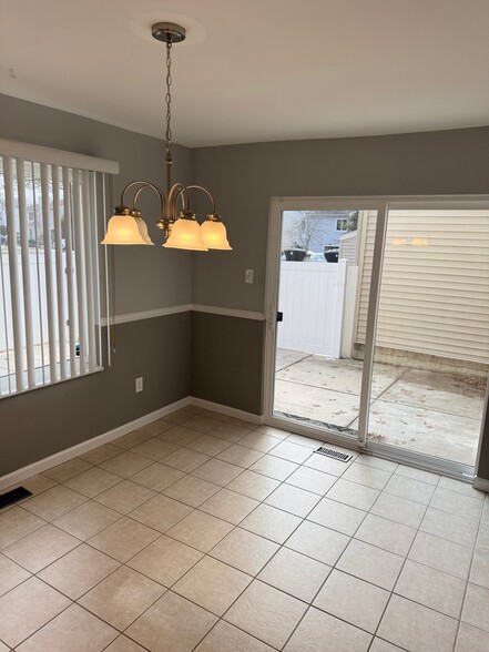 Building Photo - 103 Aspen Ct