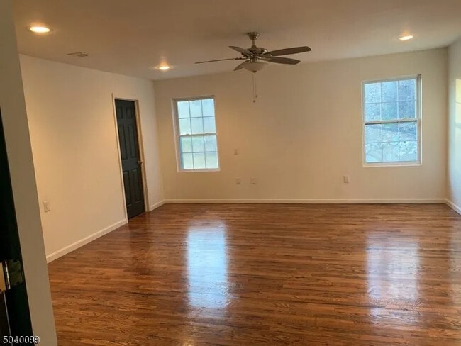 Building Photo - 130 Valley View Dr