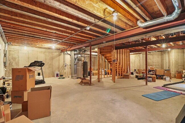Building Photo - Spacious 3-Bedroom Townhouse with Main-Flo...