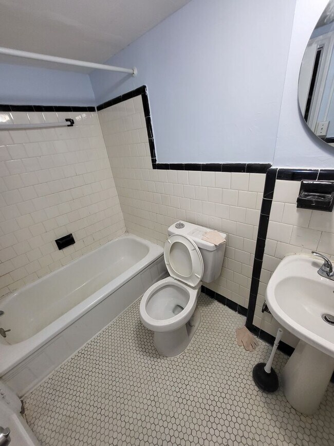 Building Photo - 2531 Mosher St