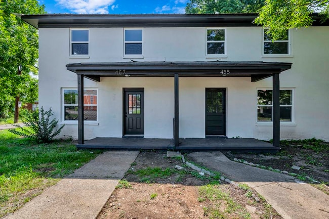 Building Photo - 834 4th Terrace W