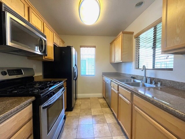 Building Photo - 10186 Camino Ruiz