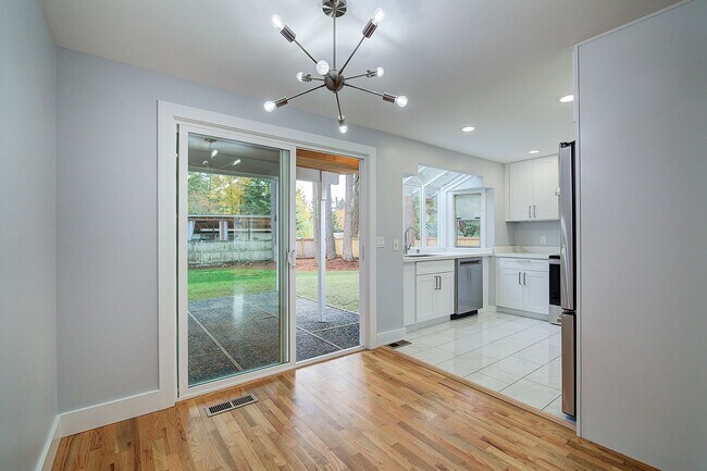 Building Photo - 3Bd/1.5Ba Bellevue House