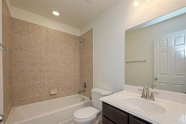 Building Photo - 4419 Matagorda Lakes Dr