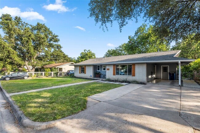 Building Photo - 1611 Ashberry Dr