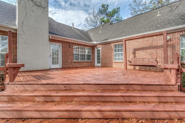 Building Photo - 340 Willow Ridge Cove