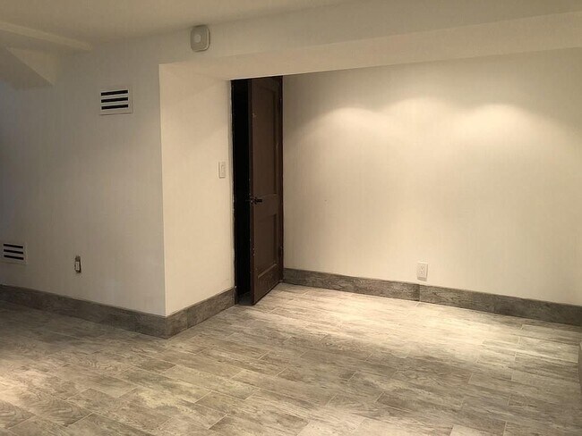 Building Photo - 282 Lexington St