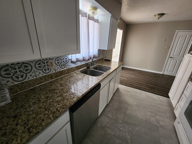 Kitchen - 5109 Bastille Ave