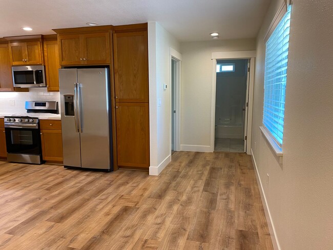 Building Photo - Downtown Vacaville High End 1Bed/1Bath