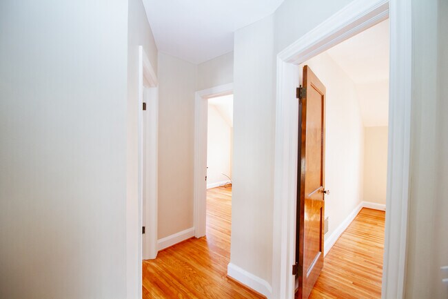 Building Photo - 2032 Glencove Dr