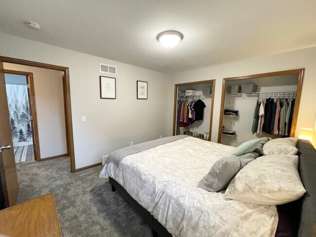 Building Photo - 3018 Maple Valley Dr