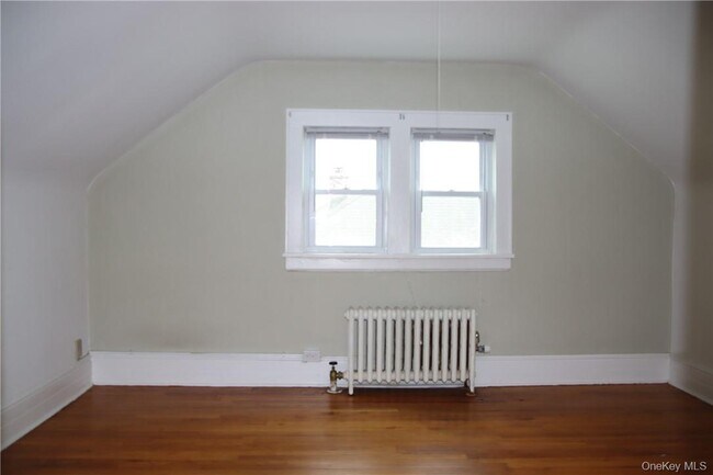 Building Photo - 204 Lakeview Ave