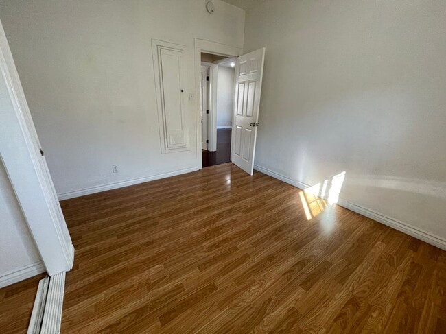 Building Photo - 925 53rd Ave