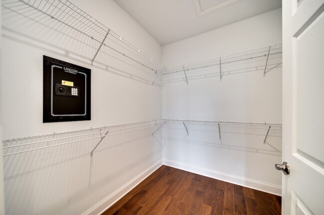 Building Photo - 1647 Foston Ln