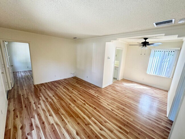 Building Photo - Spacious 2 bedroom, 2 bathroom
