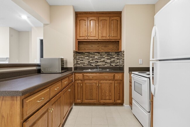 Building Photo - 4 Bed/3 Bath. Pet Friendly. Master on Main