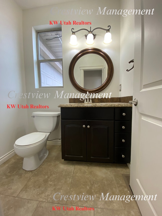 Building Photo - Charming 3 Bed, 2 Bath Home in South Salt Lake!