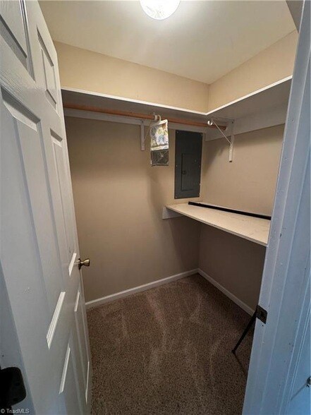 Building Photo - 505 Willow Dr