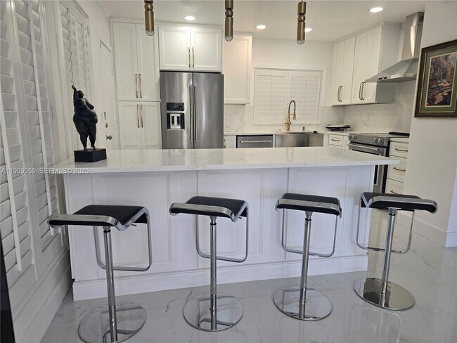 Building Photo - 6010 S Falls Cir Dr