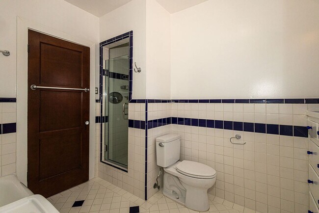 Building Photo - Beautifully Restored 3BR Miracle Mile Duplex | 1,725 SF | Near Metro D Line
