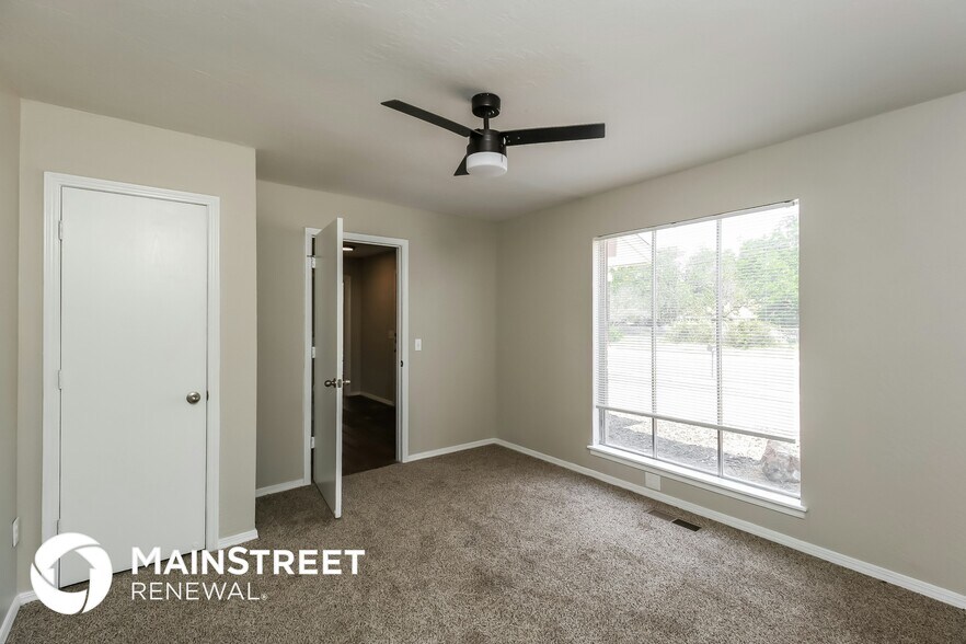 Building Photo - 1921 N Ann Arbor Ave