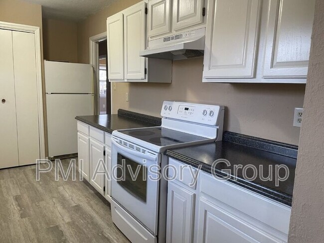 Building Photo - 3510 SW Clare Ave