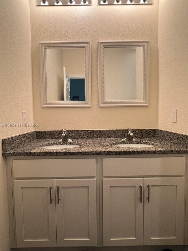 Building Photo - 9003 Largo Cir