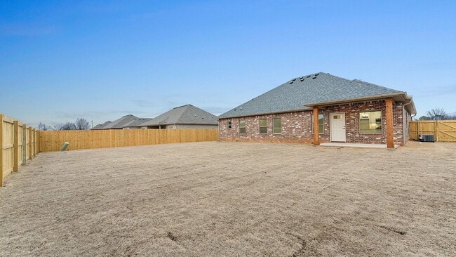 Building Photo - Charming 3-Bedroom Retreat with Cozy Fireplace