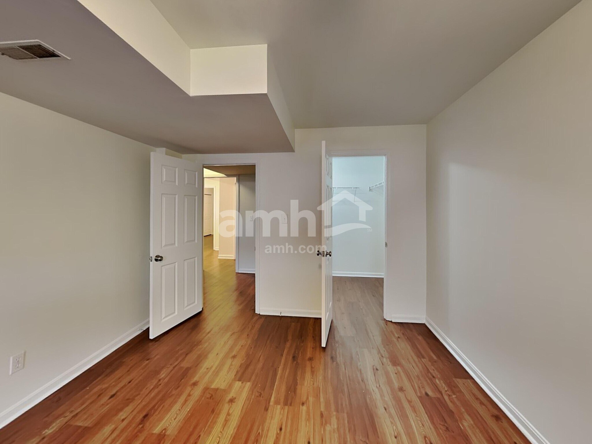 Building Photo - 2211 Siesta Dr